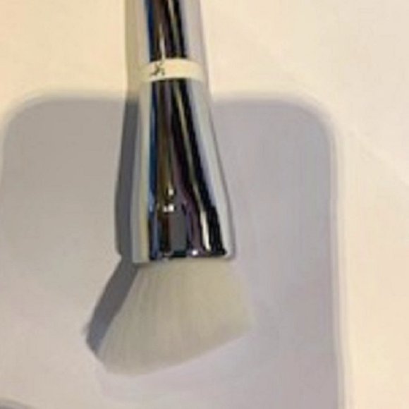 NWT IT Heavenly Skin Skin-Smoothing Complexion Brush #704 - Picture 3 of 4